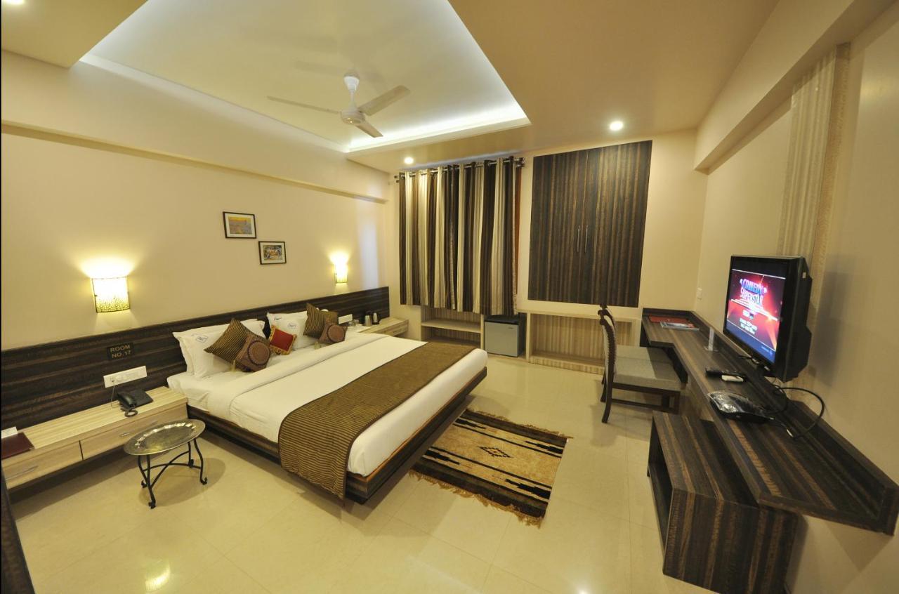 Hotel K Square Kolhapur Room photo