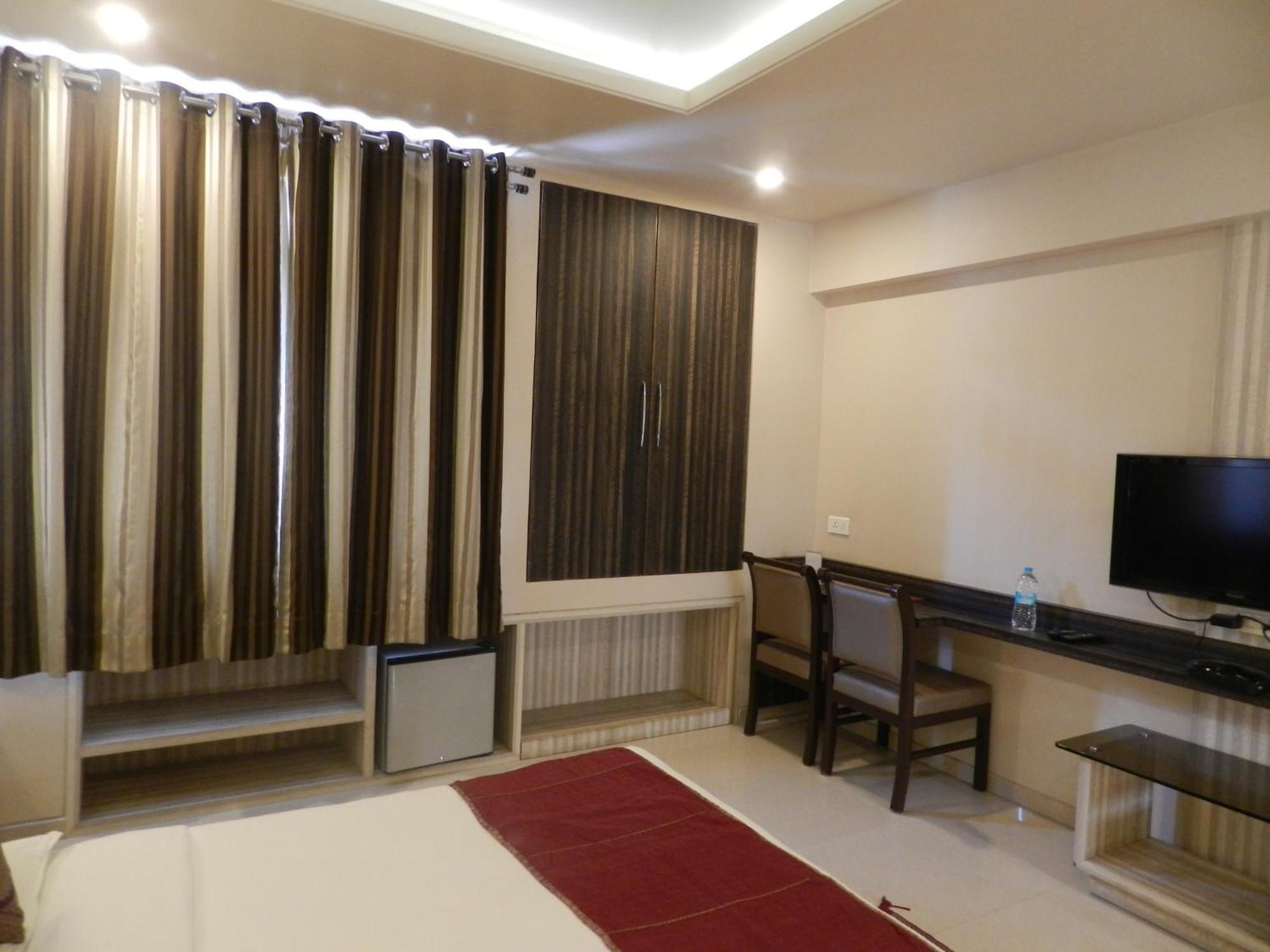 Hotel K Square Kolhapur Room photo